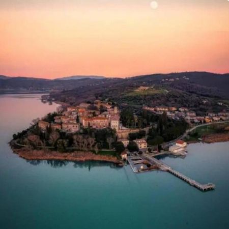 Вілла Il Borgo Antico Monte del Lago Екстер'єр фото