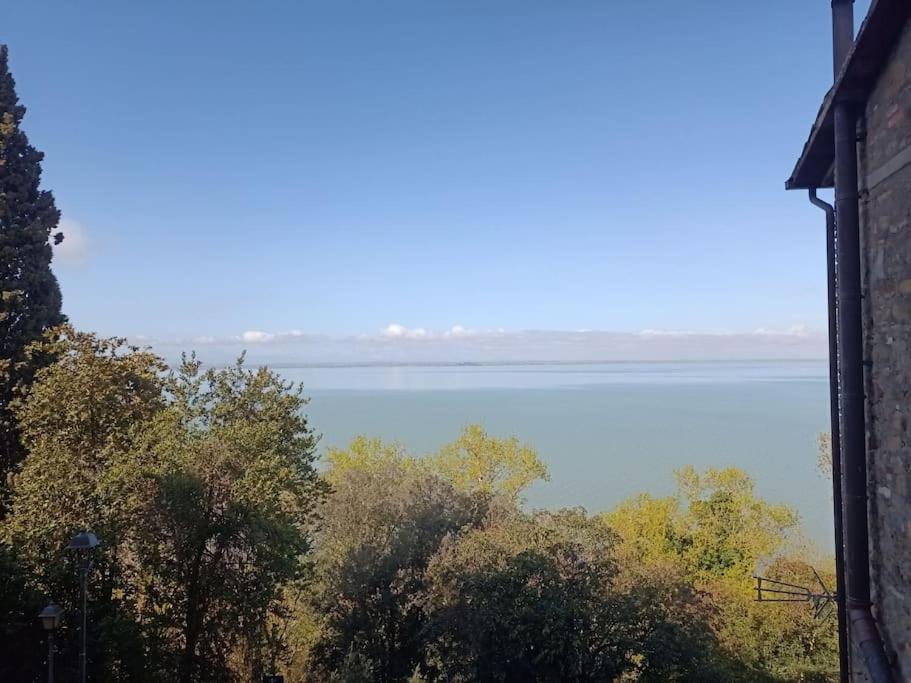 Вілла Il Borgo Antico Monte del Lago Екстер'єр фото