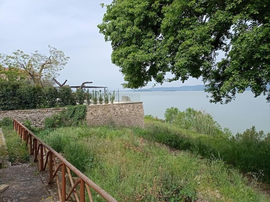 Вілла Il Borgo Antico Monte del Lago Екстер'єр фото