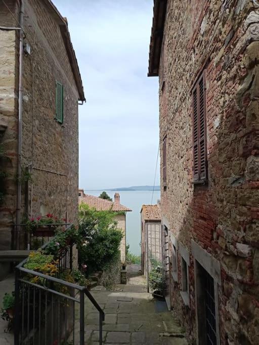Вілла Il Borgo Antico Monte del Lago Екстер'єр фото