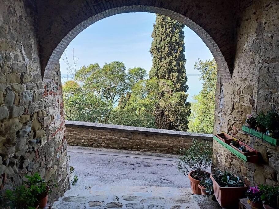 Вілла Il Borgo Antico Monte del Lago Екстер'єр фото