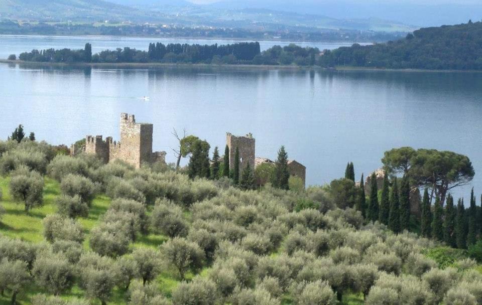 Вілла Il Borgo Antico Monte del Lago Екстер'єр фото