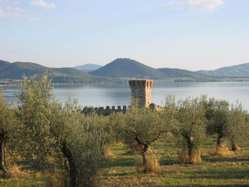 Вілла Il Borgo Antico Monte del Lago Екстер'єр фото